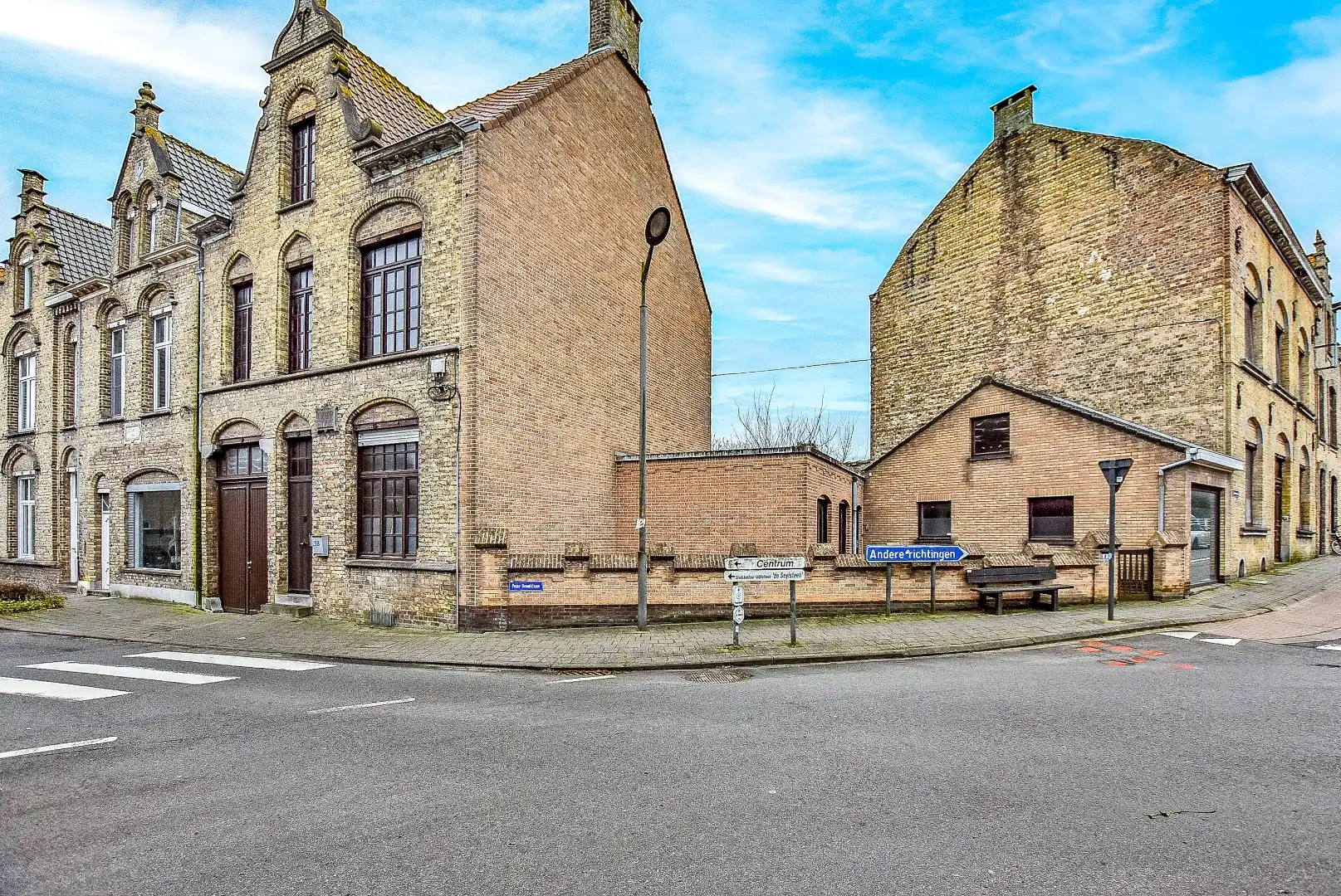 Zeer ruime te renoveren woning centrum Veurne! foto 20