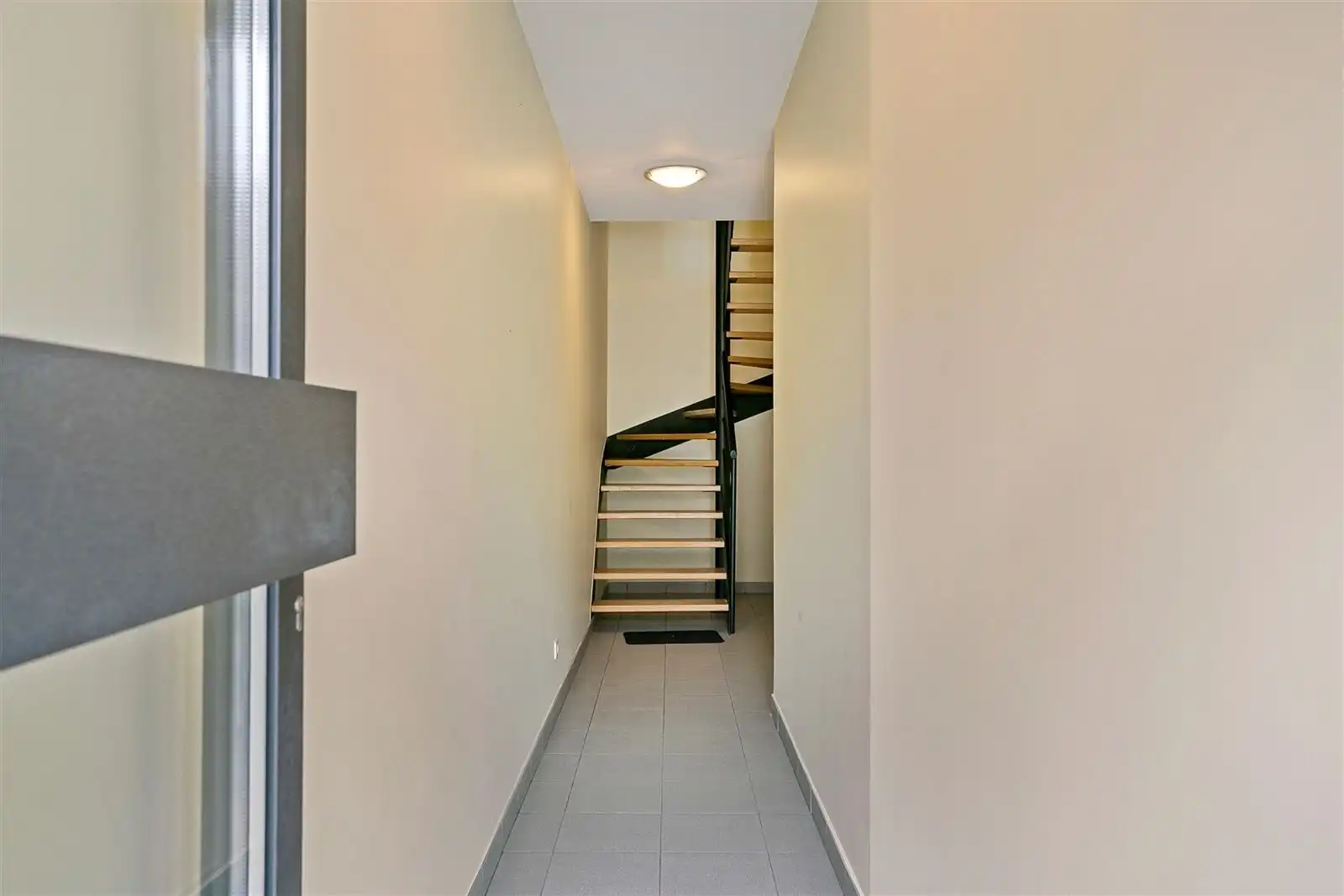Gunstig gelegen duplex-appartement met inpandige garage en tuin foto 3