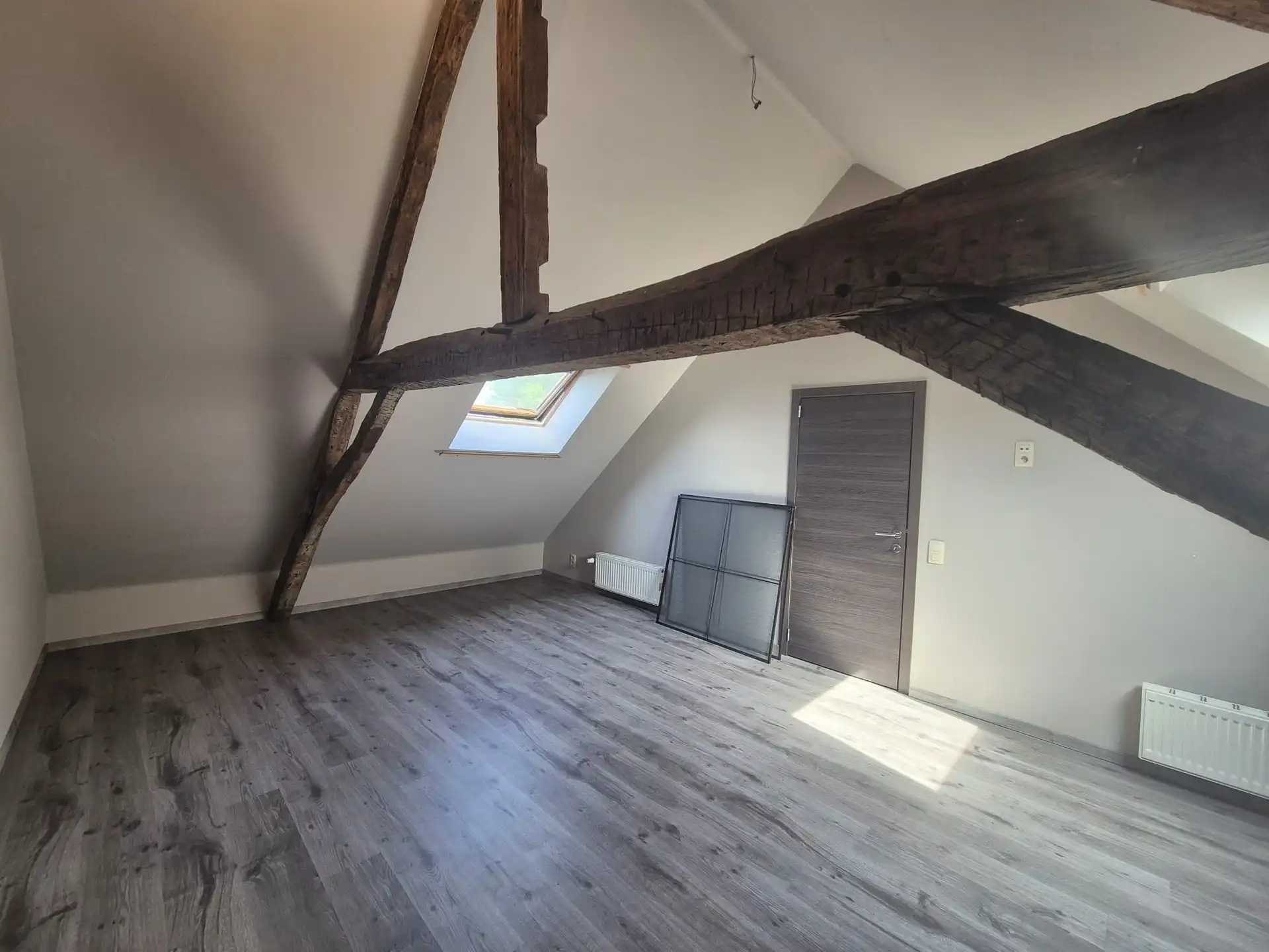 Instapklaar lichtrijk appartement met dakterras boven bakkerij “Hoste”. foto 12
