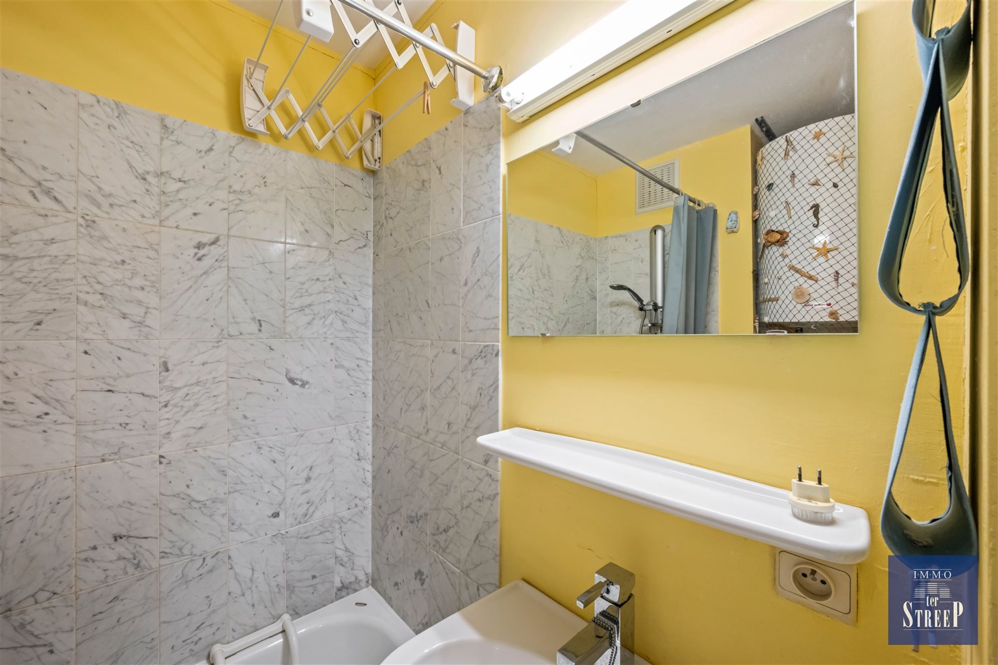 Gemeubelde studio met zeezicht foto 13