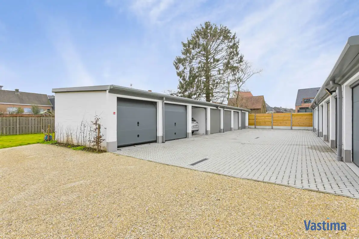 Recent appartement met 2 slaapkamers, terras, lift en garage foto 18