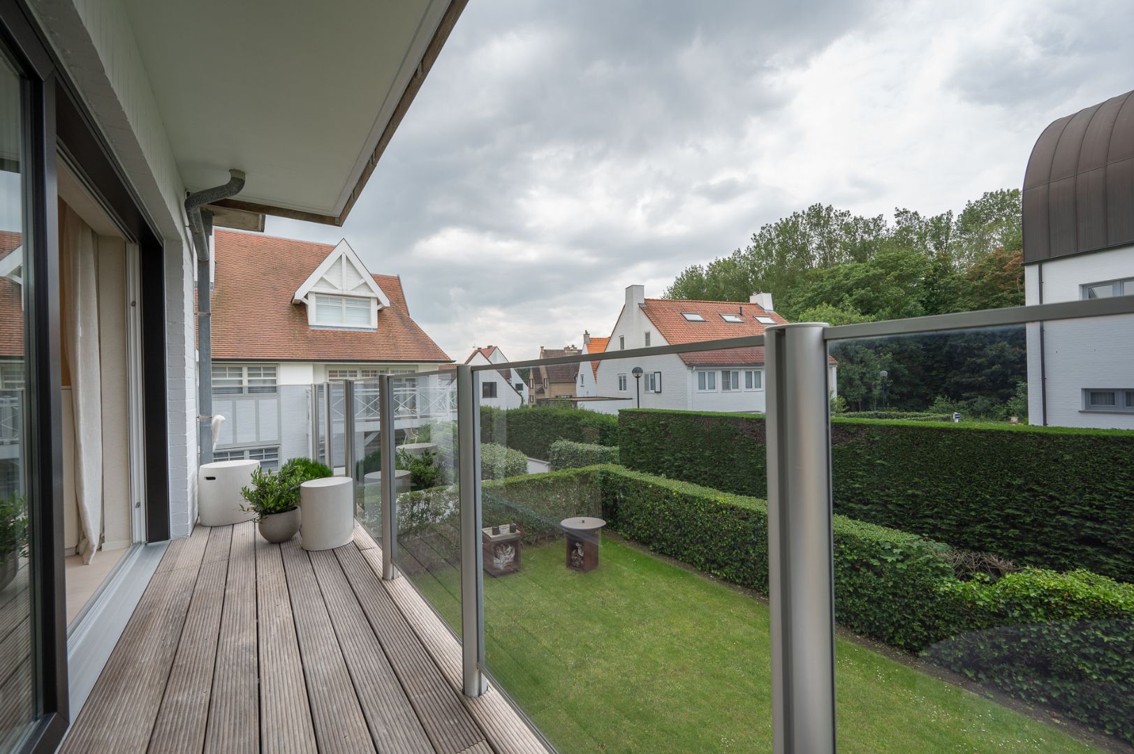 Instapklaar hoekappartement met terrassen op een boogscheut van het strand foto 28