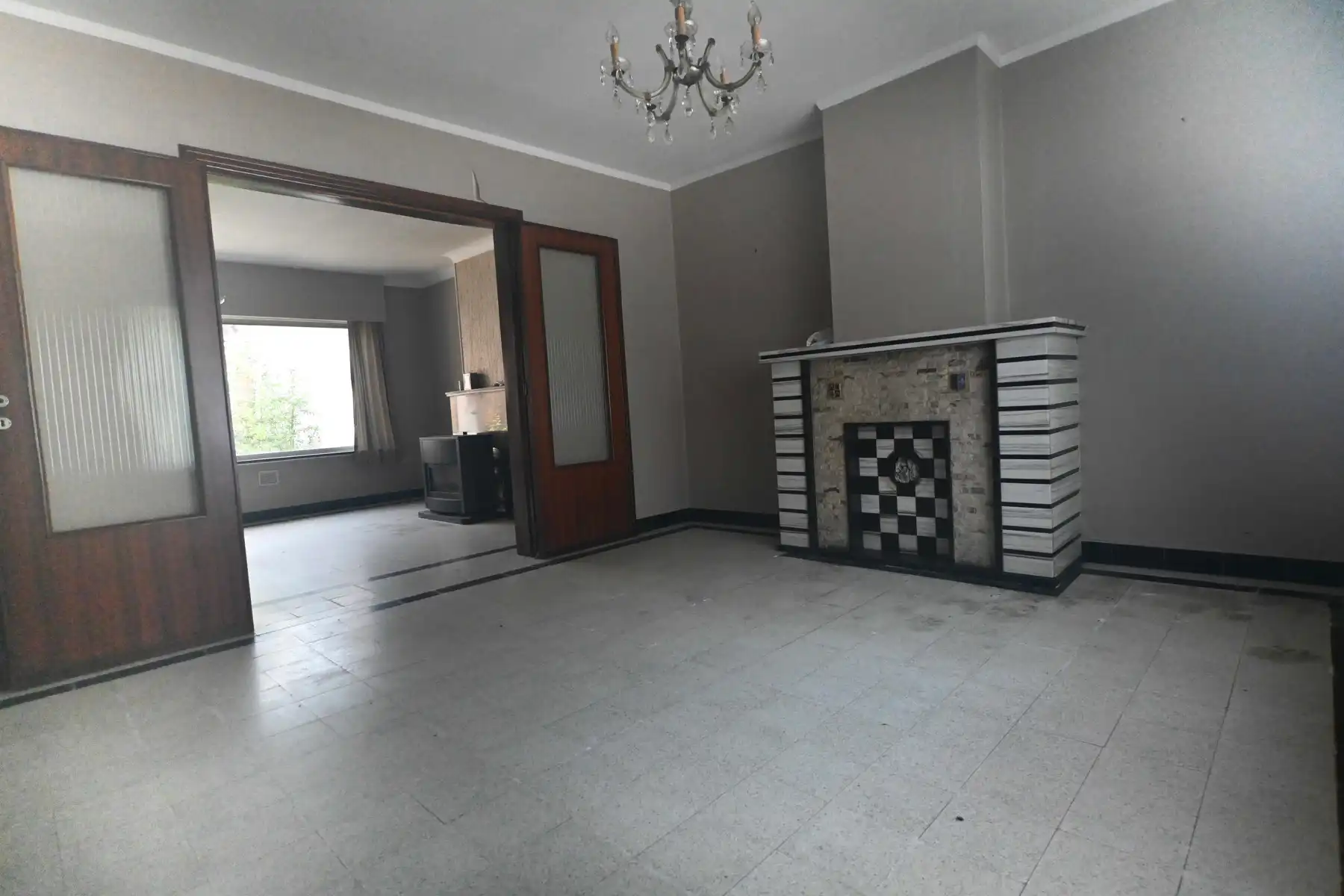 Te renoveren hoekwoning met garage te Eernegem. foto 4