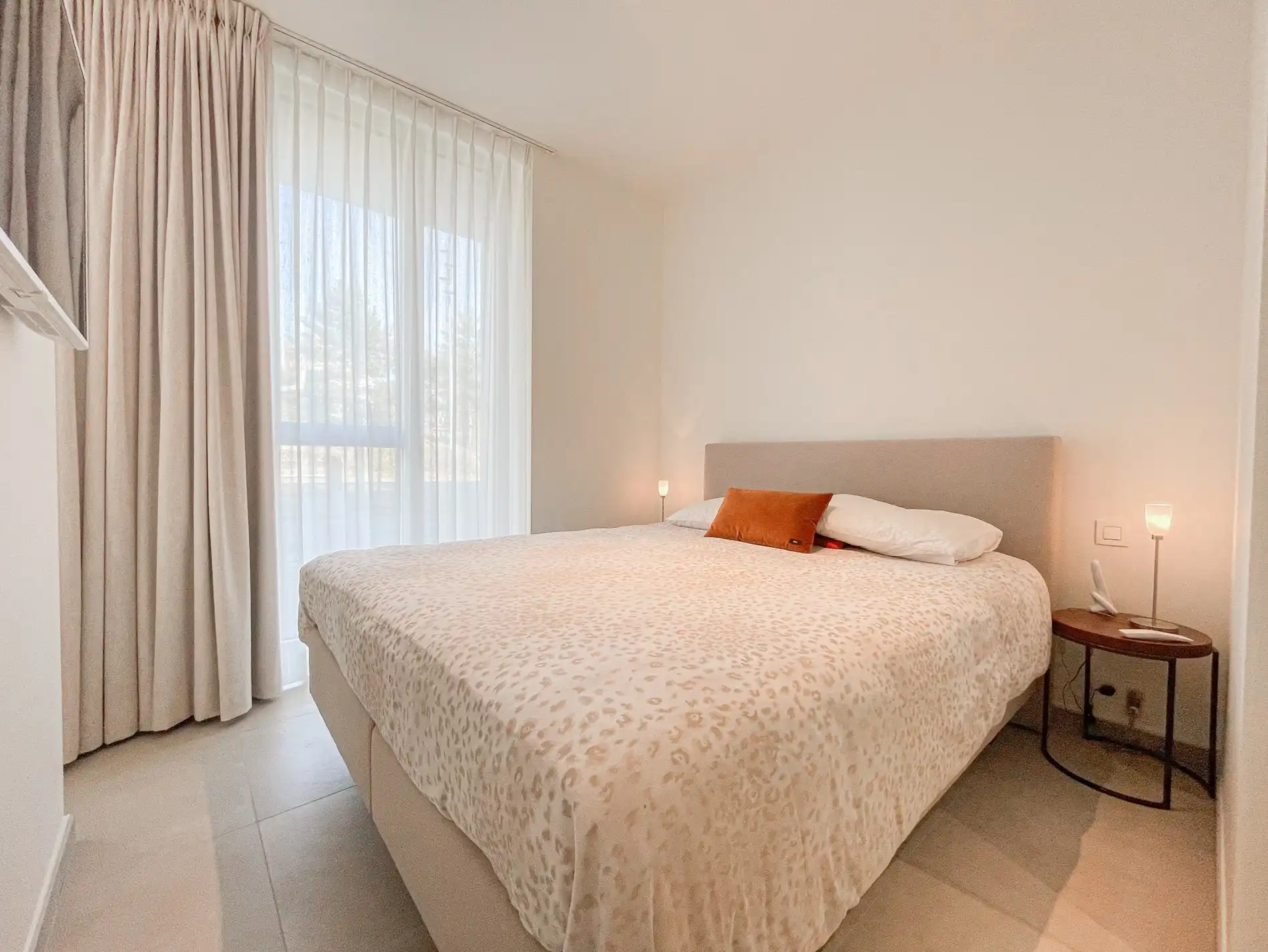 Subliem smaakvol ingericht hoek appartement gelegen in een recente residentie. foto 8