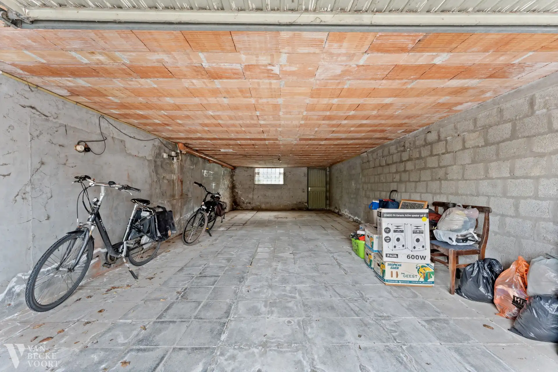 Halfopen woning opgedeeld in 2 units foto 24