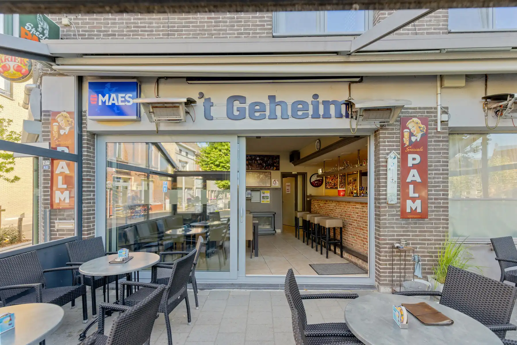 Handelsruimte met appartement op strategische ligging foto 5