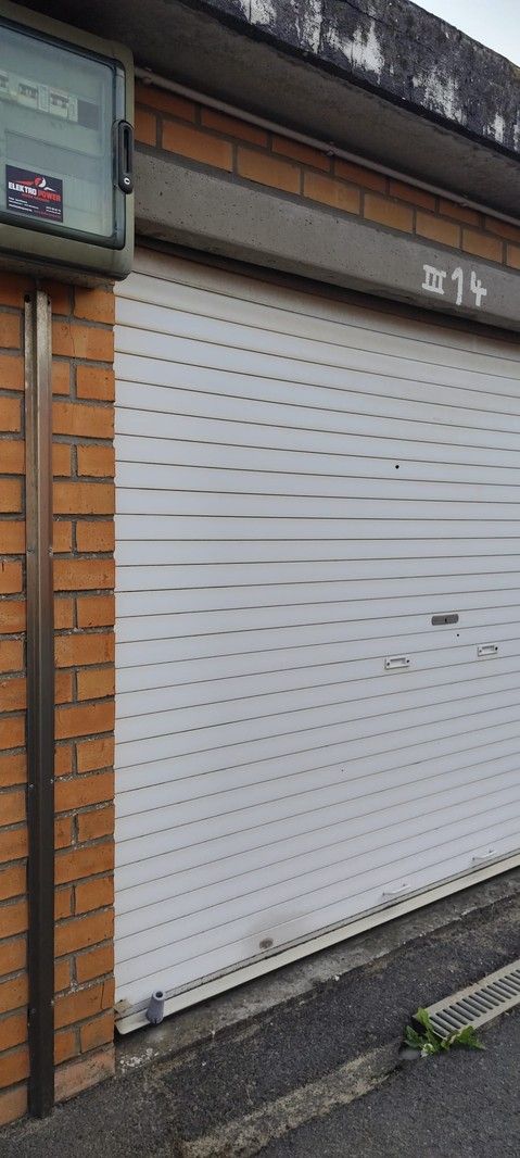 Zeer centraal gelegen afgesloten garagebox foto 2