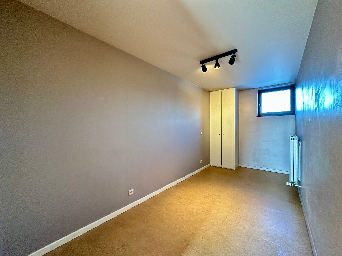 Goed gelegen appartement met 2 slaapkamers, terras en autostaanplaats te Tongeren foto 14