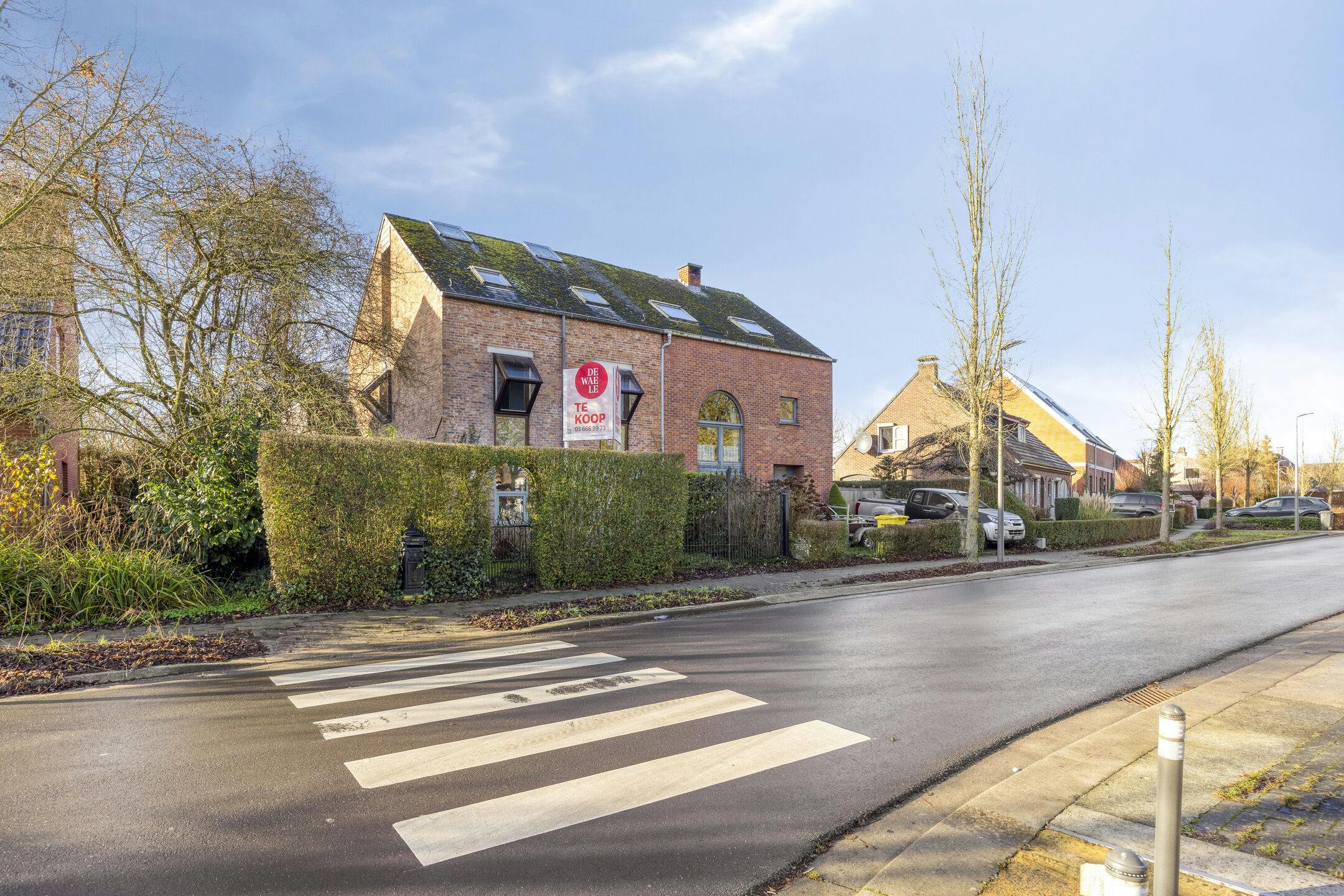 Halfopen bebouwing te Koop met 5 slaapkamers te Kalmthout! foto 2