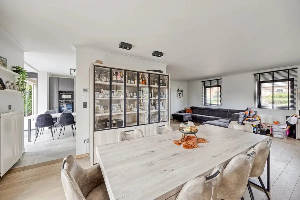 RUIME WONING OP GUNSTIGE LOCATIE EN GELEGEN OP EEN PERCEEL VAN 17A44CA foto 10