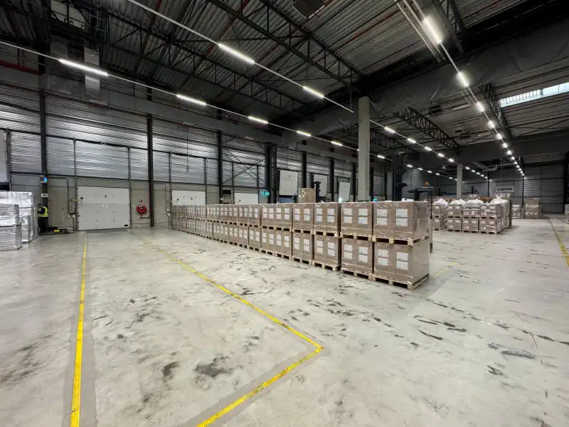 Magazijn met kantoor te huur foto 6