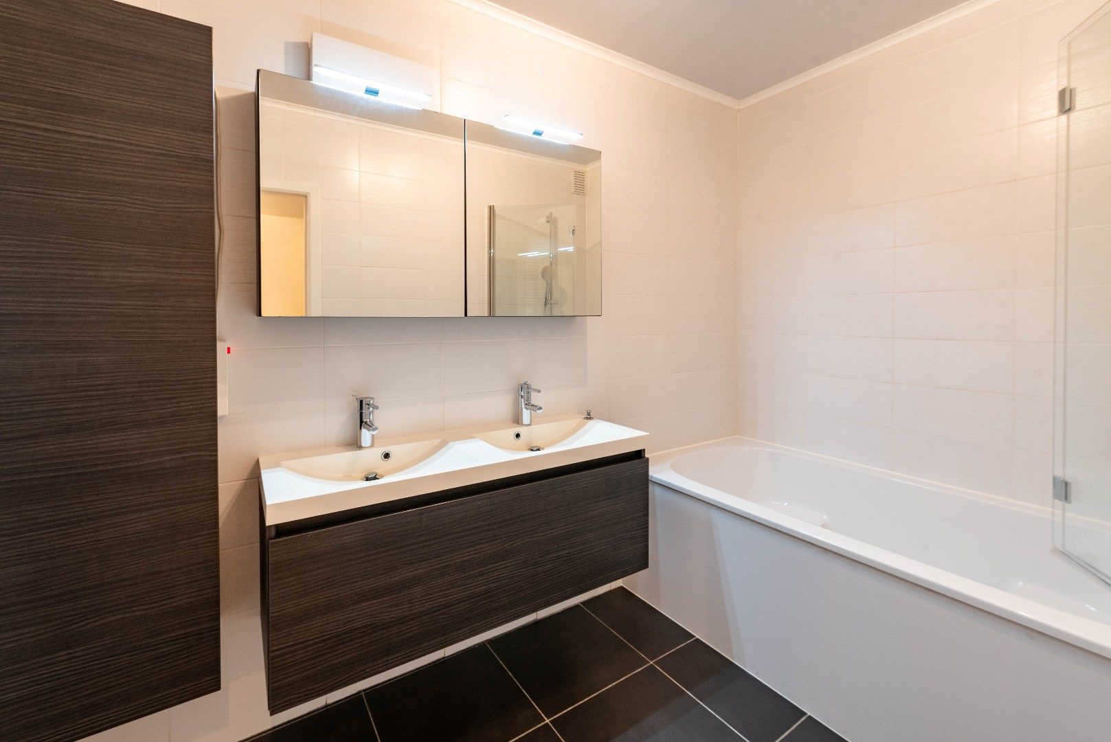 Ruim appartement met twee slaapkamers foto 14