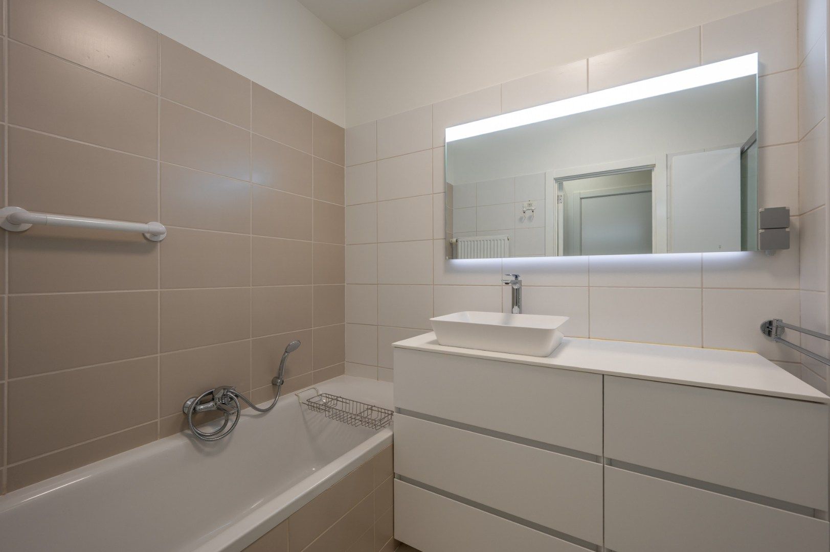 Stijlvol appartement met 2 slaapkamers en autostandplaats  foto 18