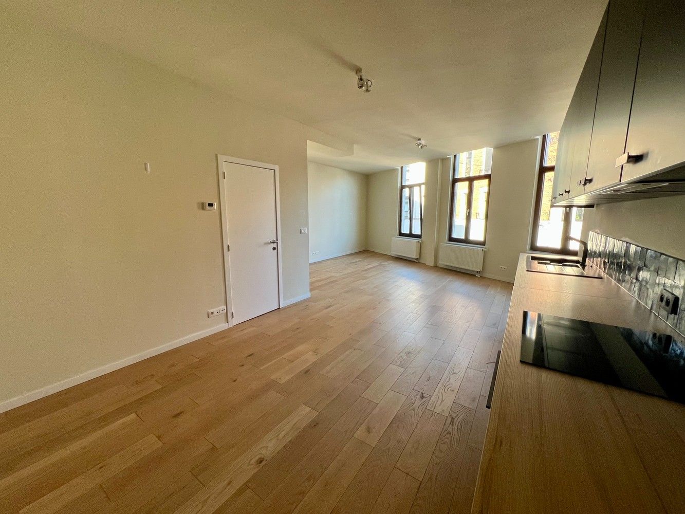 Recent gerenoveerd appartement met 4 slaapkamers te huur! foto 2