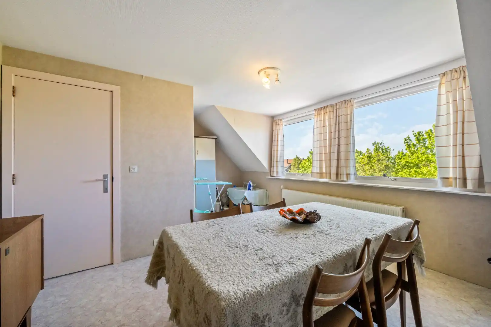 Ruime bel-étage foto 10