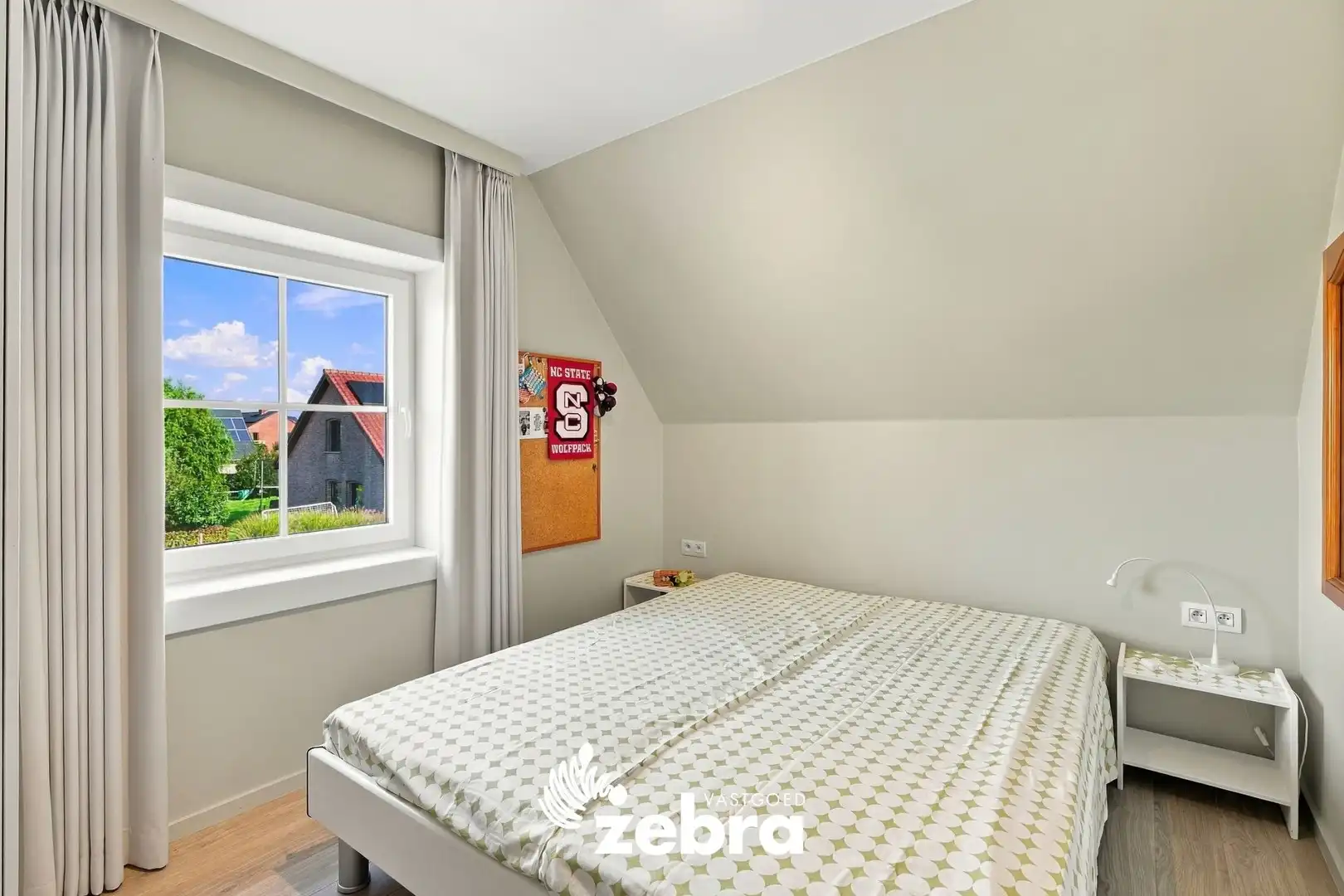 Instapklare open bebouwing met 4 slaapkamers, dubbele garage en prachtige tuin op een rustige ligging! foto 20