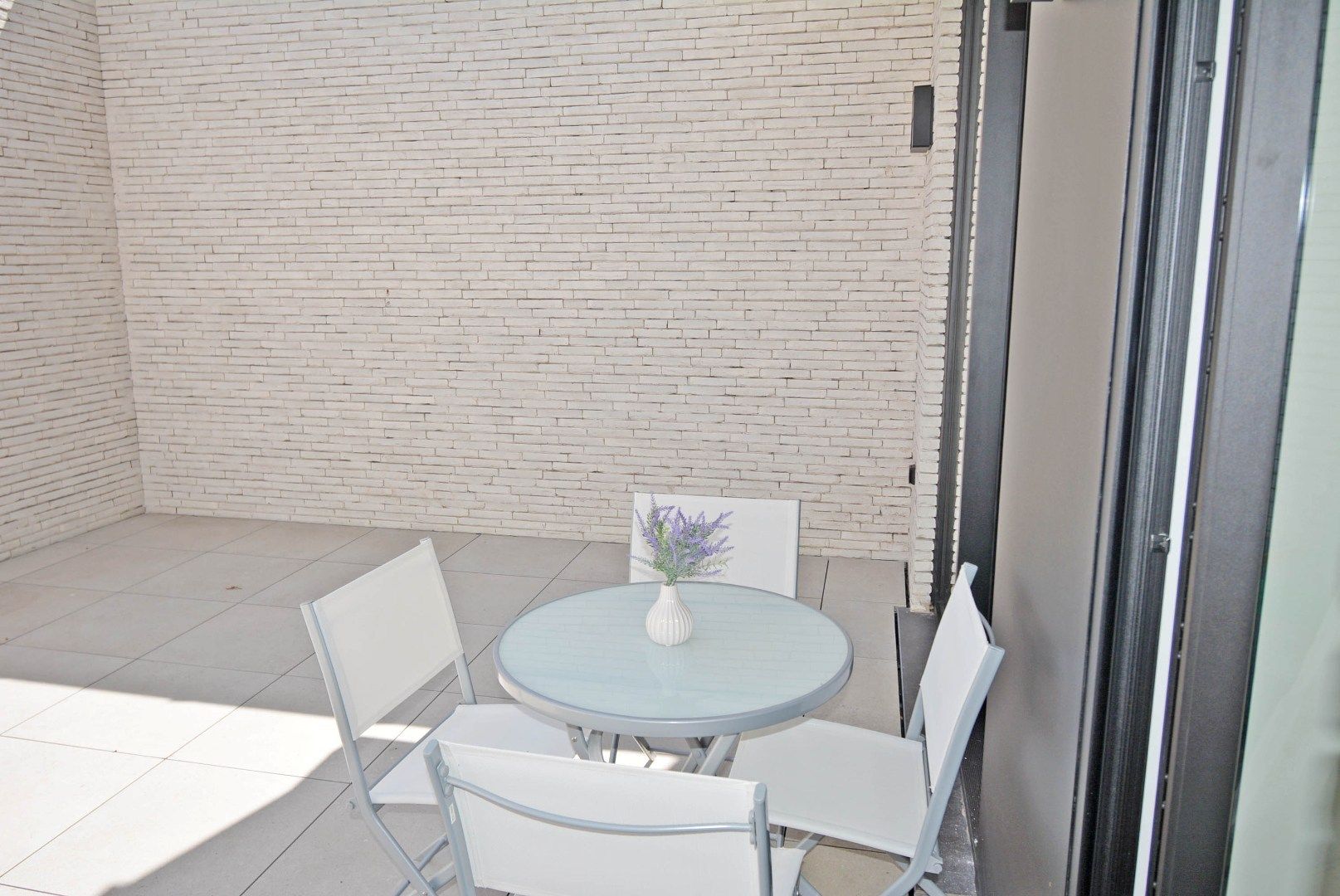 Appartement in het centrum van Knokke met eigen buitenruimte - eerste verhuur! foto 12