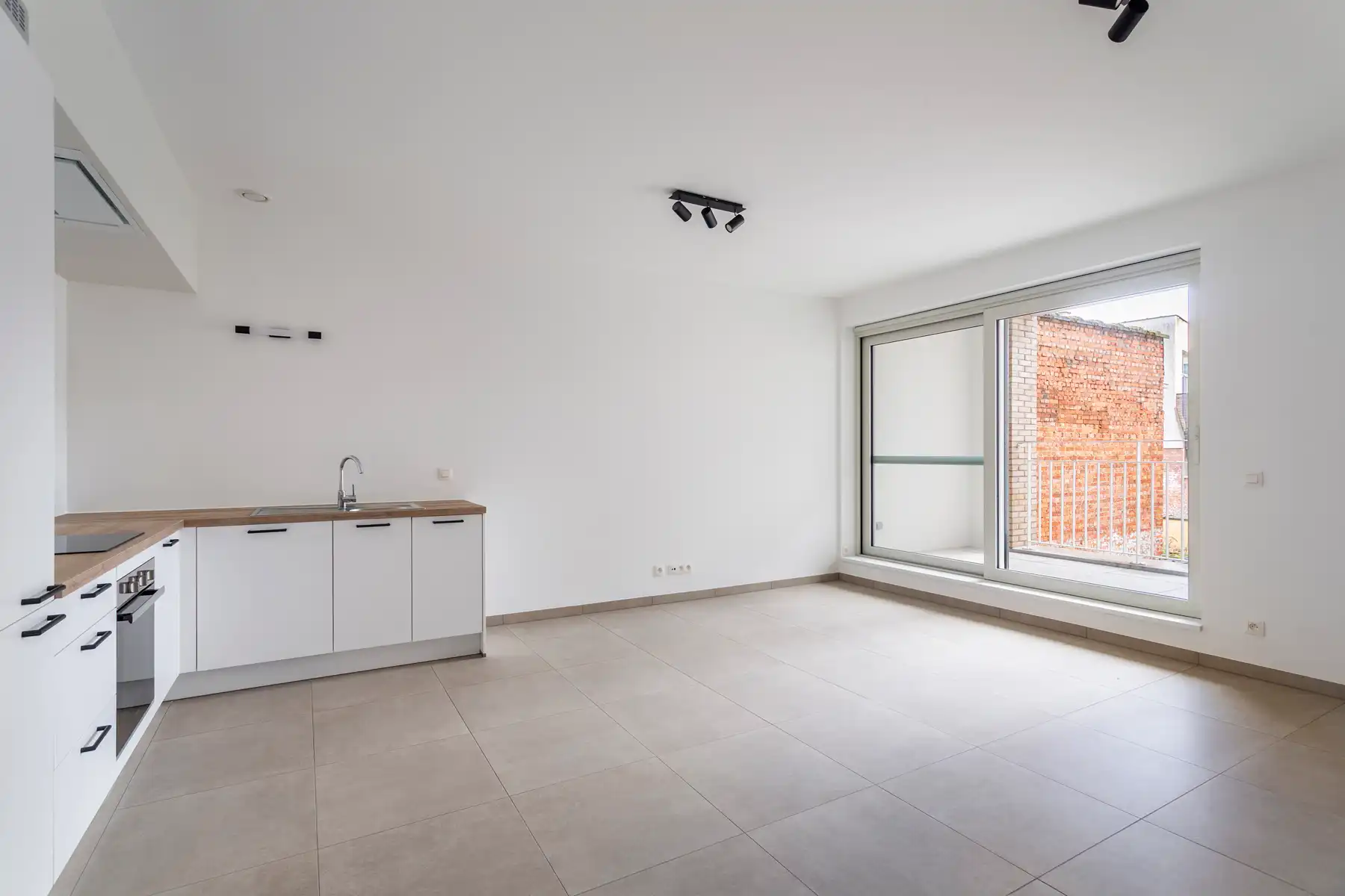 &nbsp;Gloednieuwe 1- slaapkamerappartement met terras foto 2