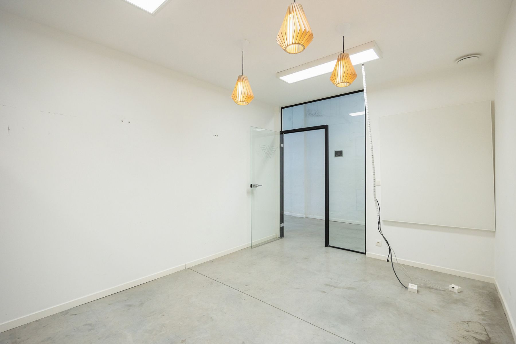 Instapklaar kantoorgebouw te koop in Merksem foto 20