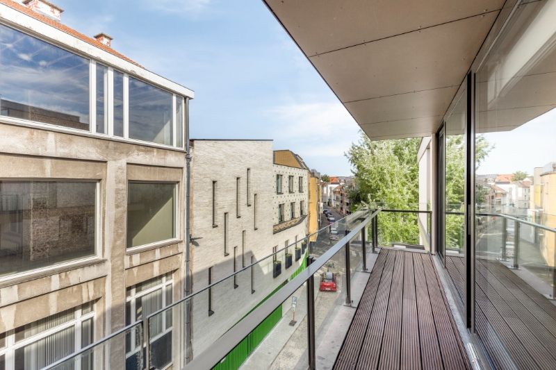 NABIJ HET SINT ANNAPLEIN, ENERGIEZUINIG APPARTEMENT MET TERRAS EN OVERDEKTE AUTOSTAANPLAATS foto 3