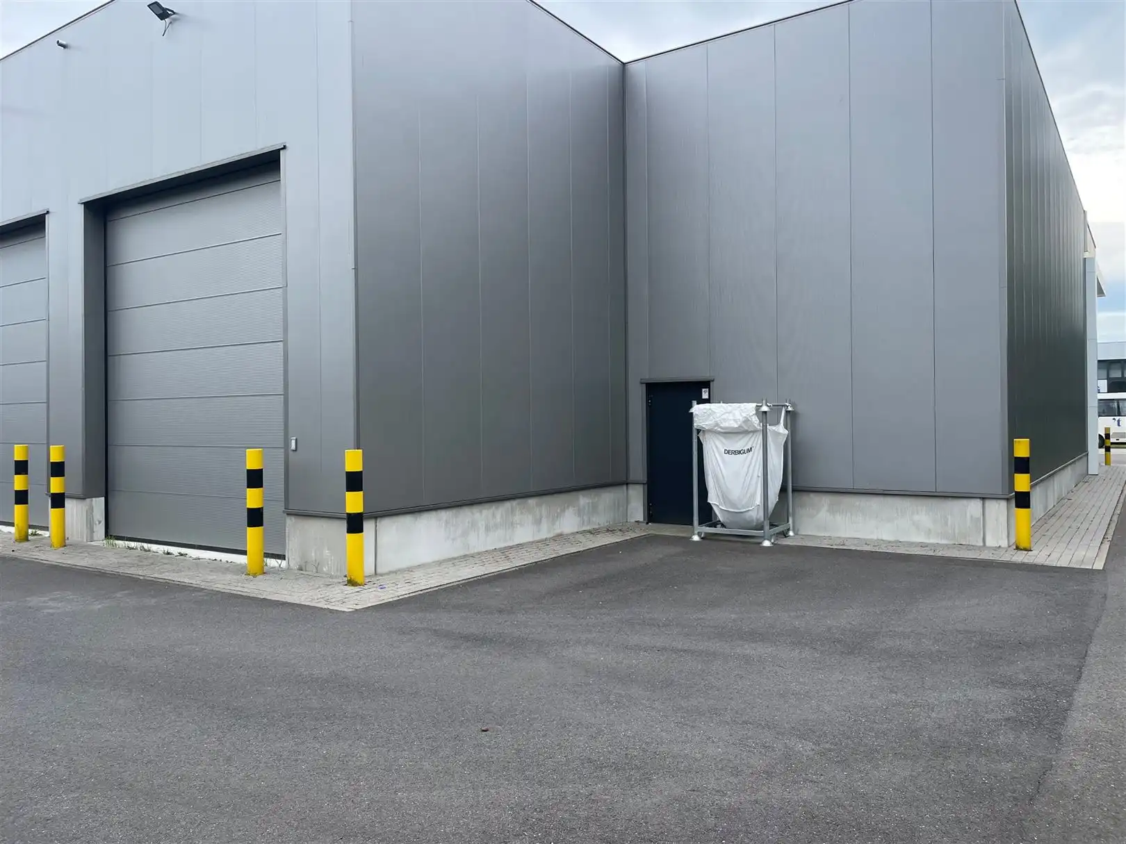 KMO unit ca. 247m2 + kantoor ca. 32m2 foto 3