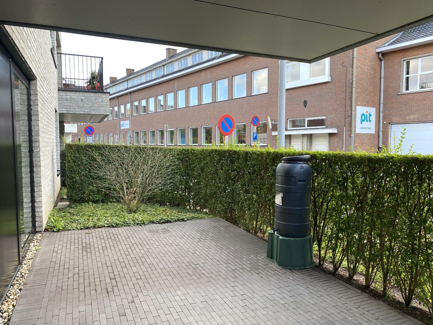 GELIJKVLOERS APPARTEMENT MET TERRAS EN GARAGE foto 5