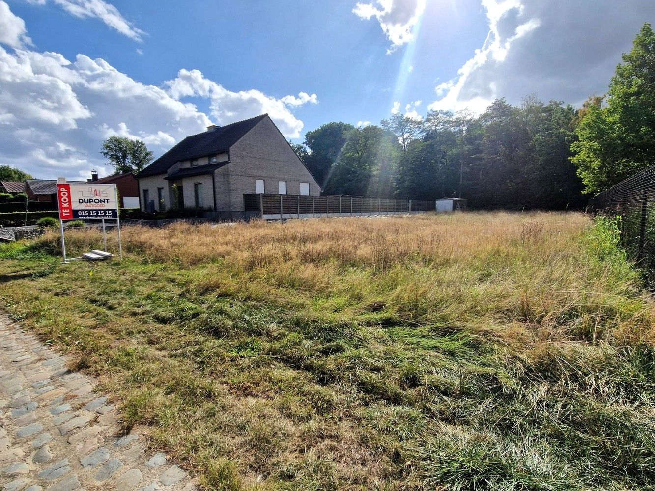 Bouwgrond voor een vrijstaande woning, rustige ligging. foto {{pictureIndex}}
