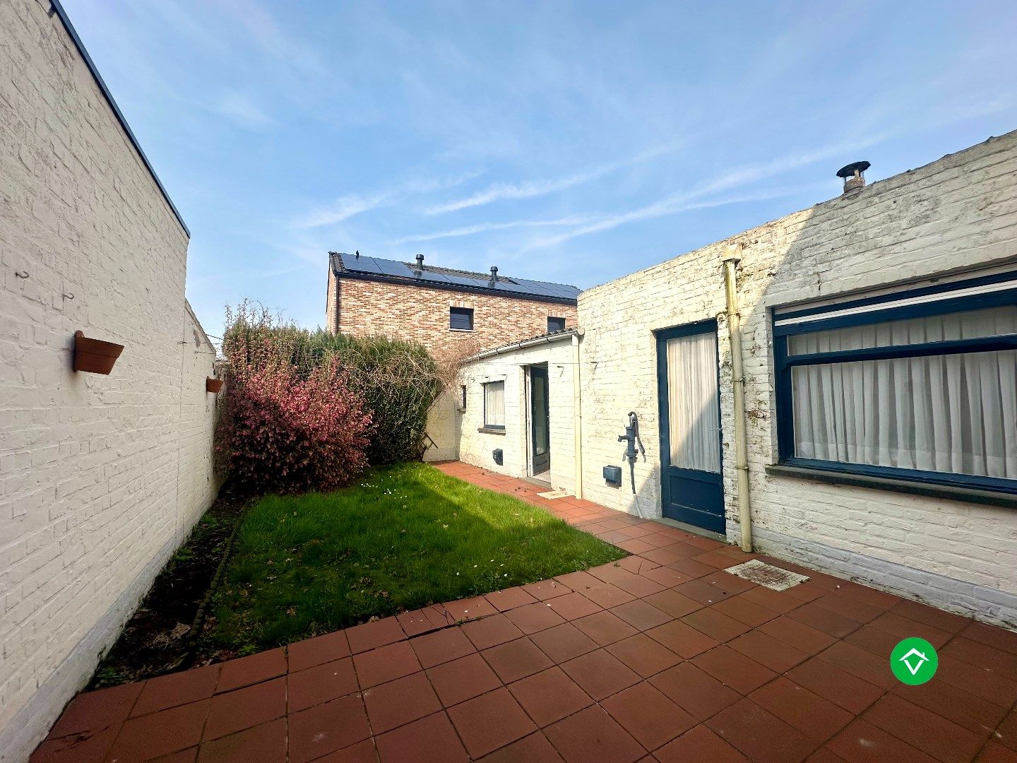 Charmante woning gelegen op een boogscheut van het centrum van Eernegem foto 12