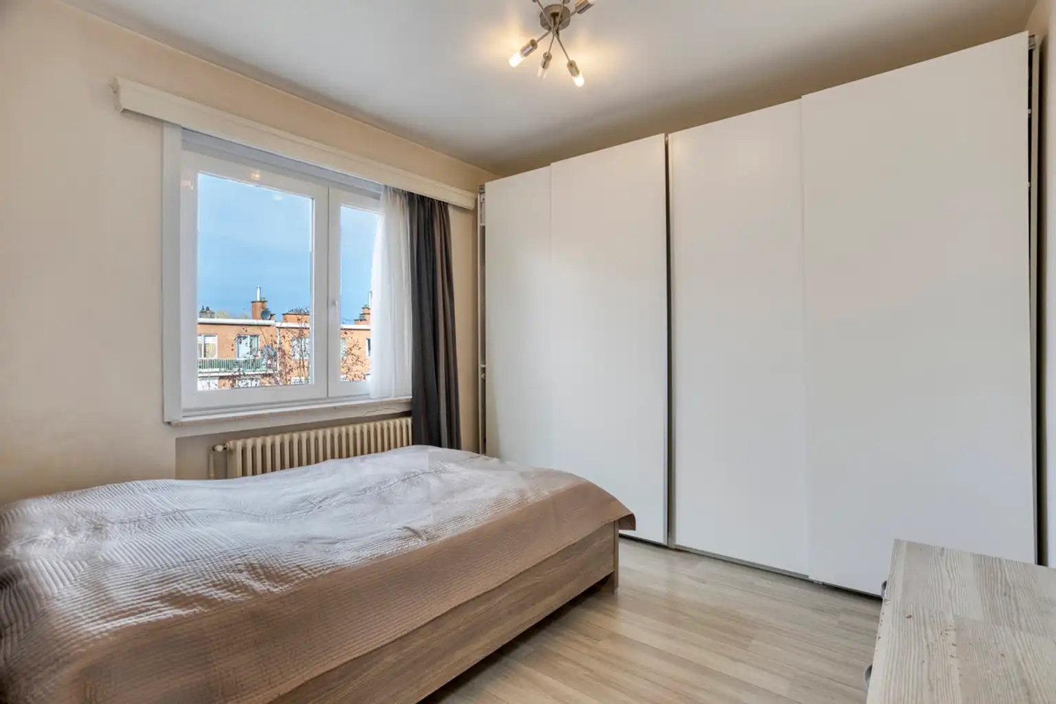 Gerenoveerde bel-étage woning met garage foto 25