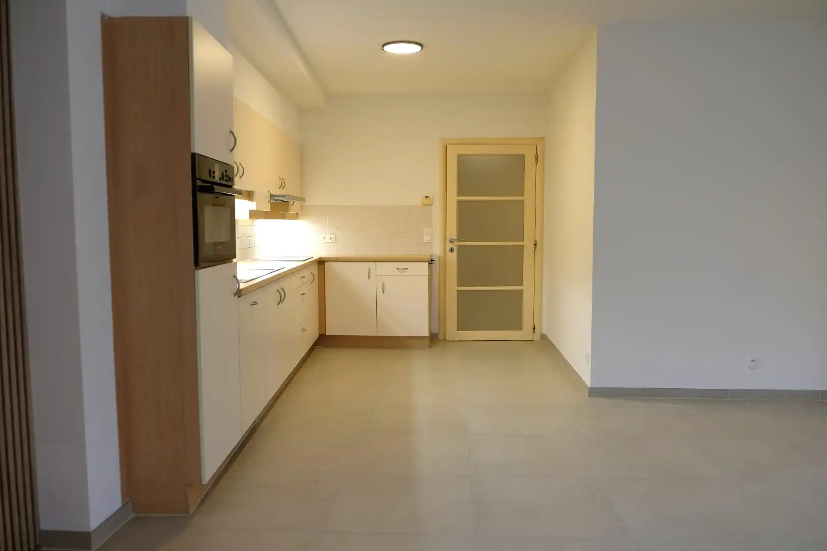 Recent opgefrist appartement met 2 slaapkamers centrum Zottegem foto 3