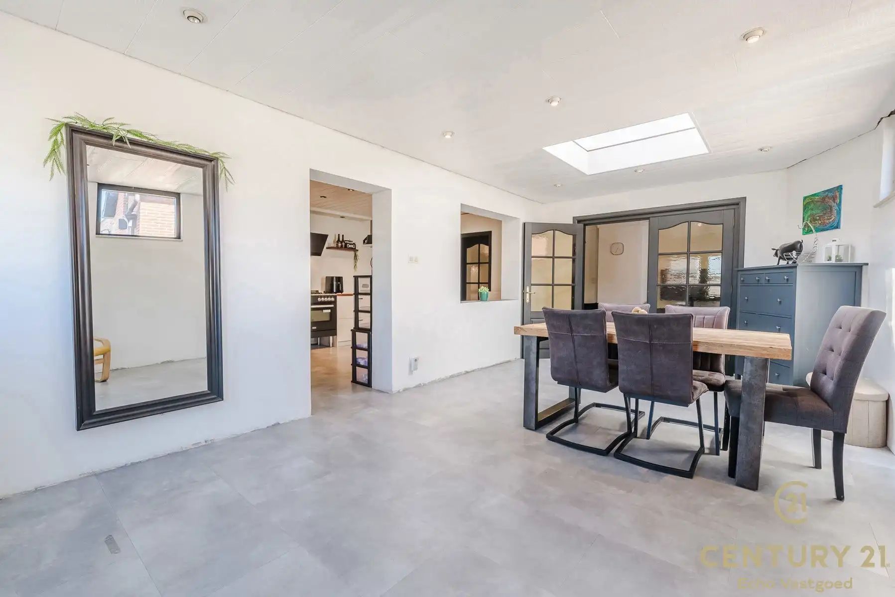 Veelzijdige en ruime centraal gelegen hoekwoning  foto 9