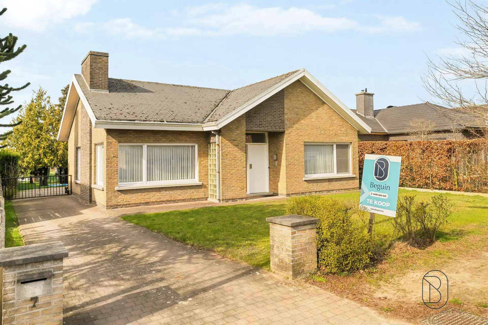 Ruime bungalow met tuin en garage op topligging. foto 2