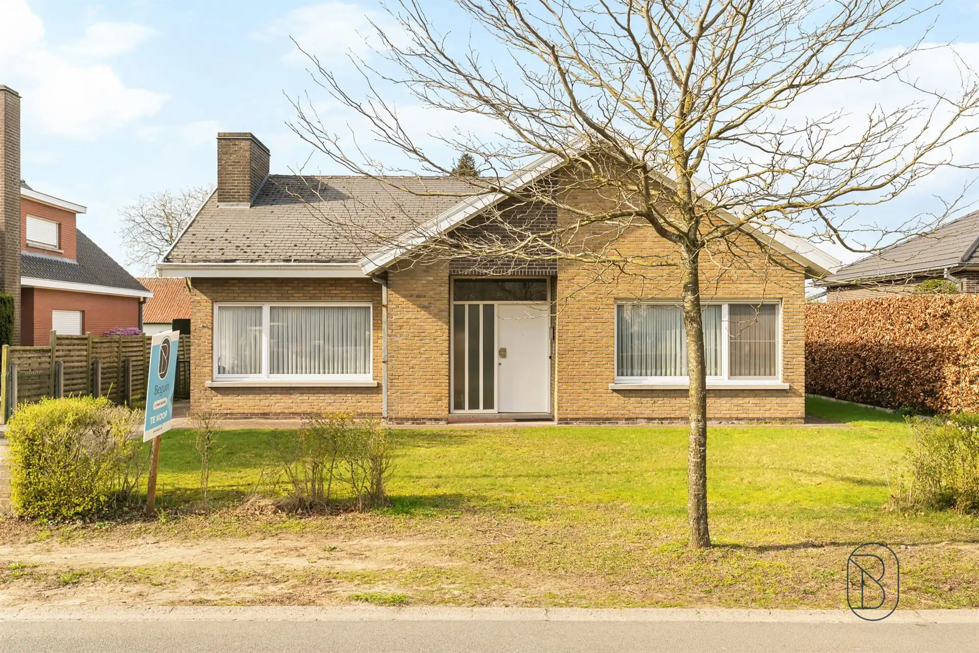 Ruime bungalow met tuin en garage op topligging. foto 2