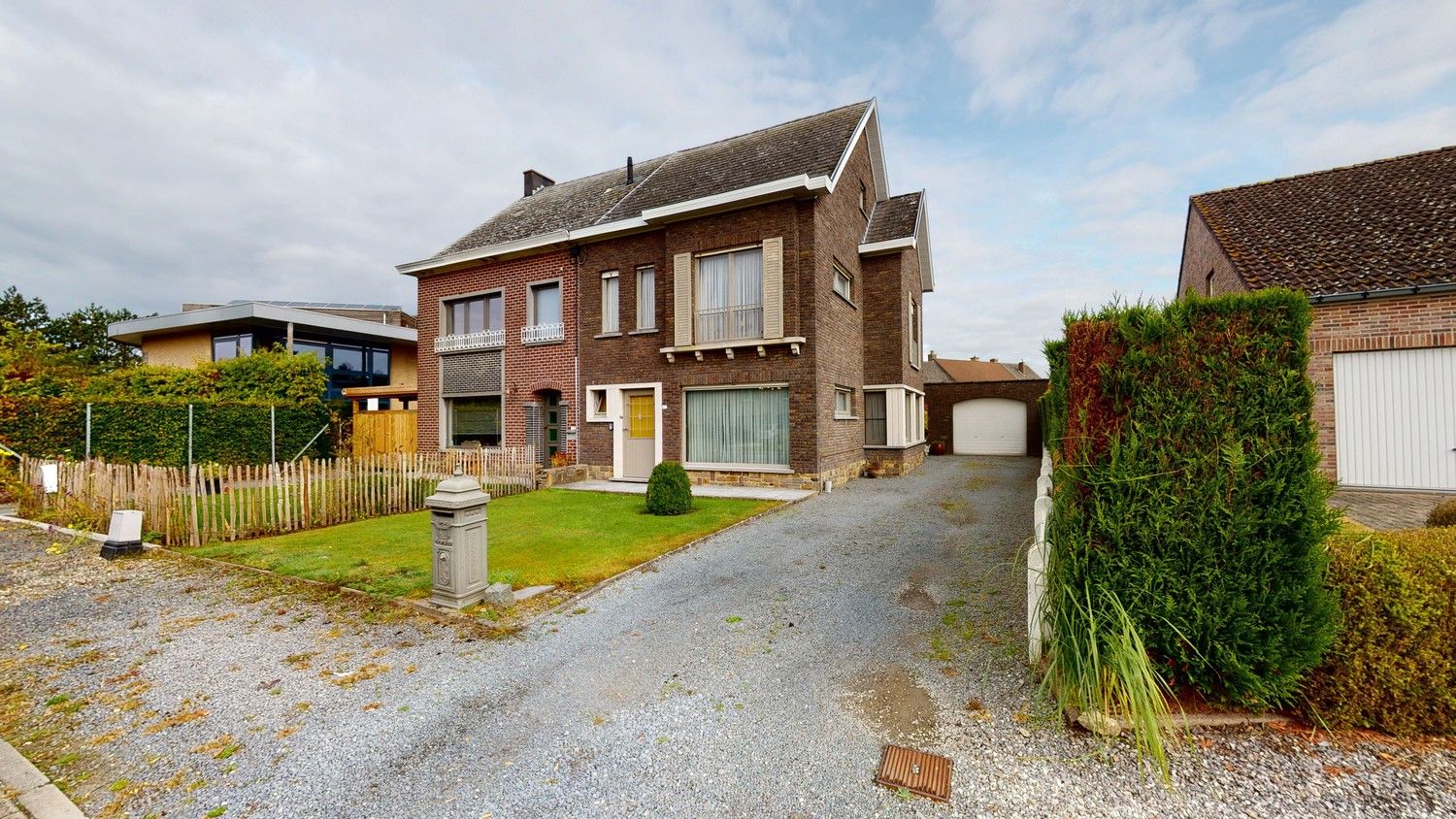 Ruime, verder te renoveren woning te koop! foto 2