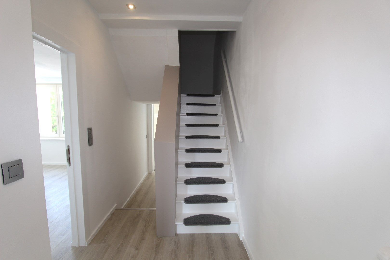 MOOI VERNIEUWDE WONING MET TUIN foto 17