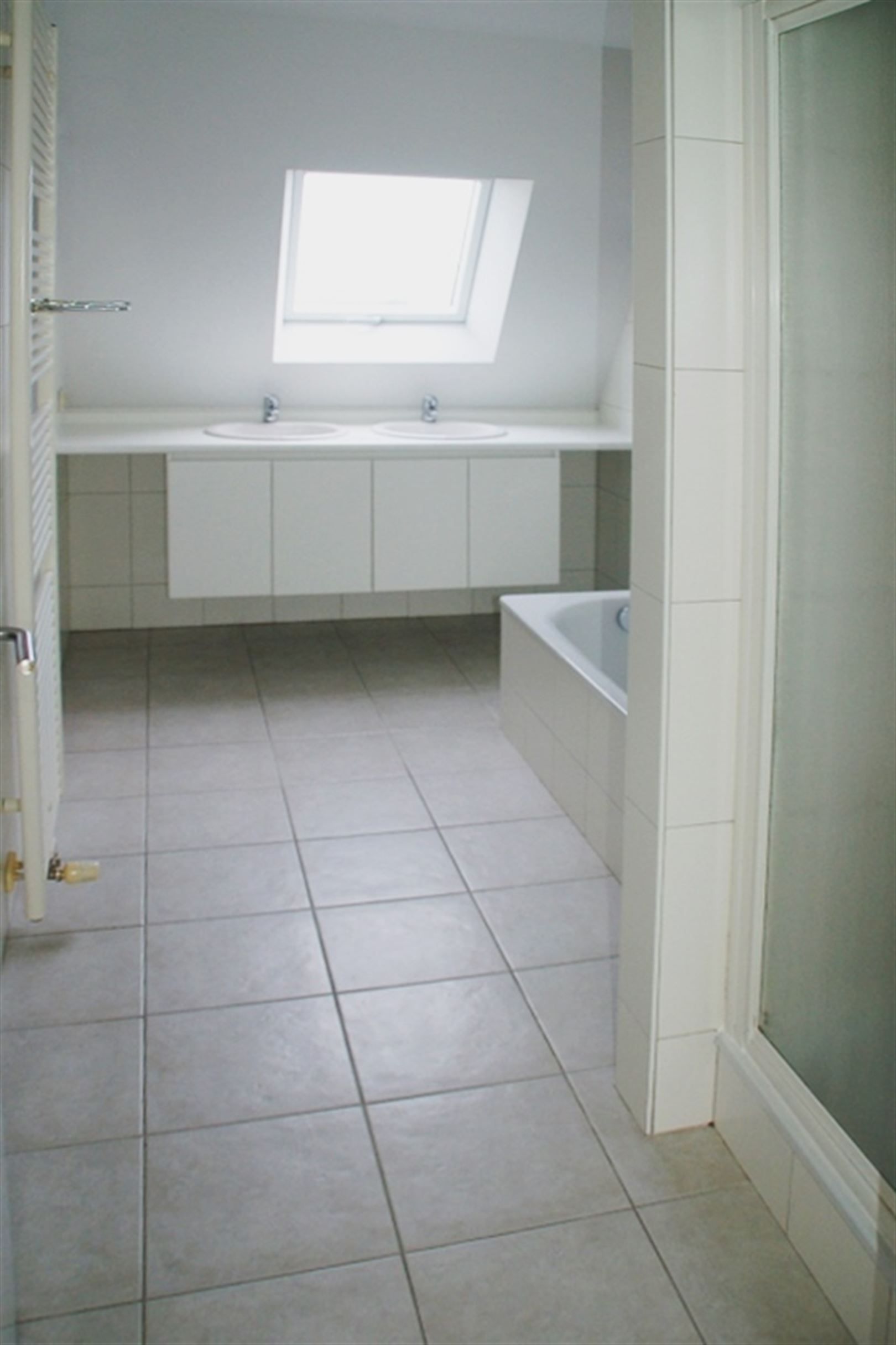  Zeer verzorgd appartement met garage te huur in Oudenaarde. foto 6
