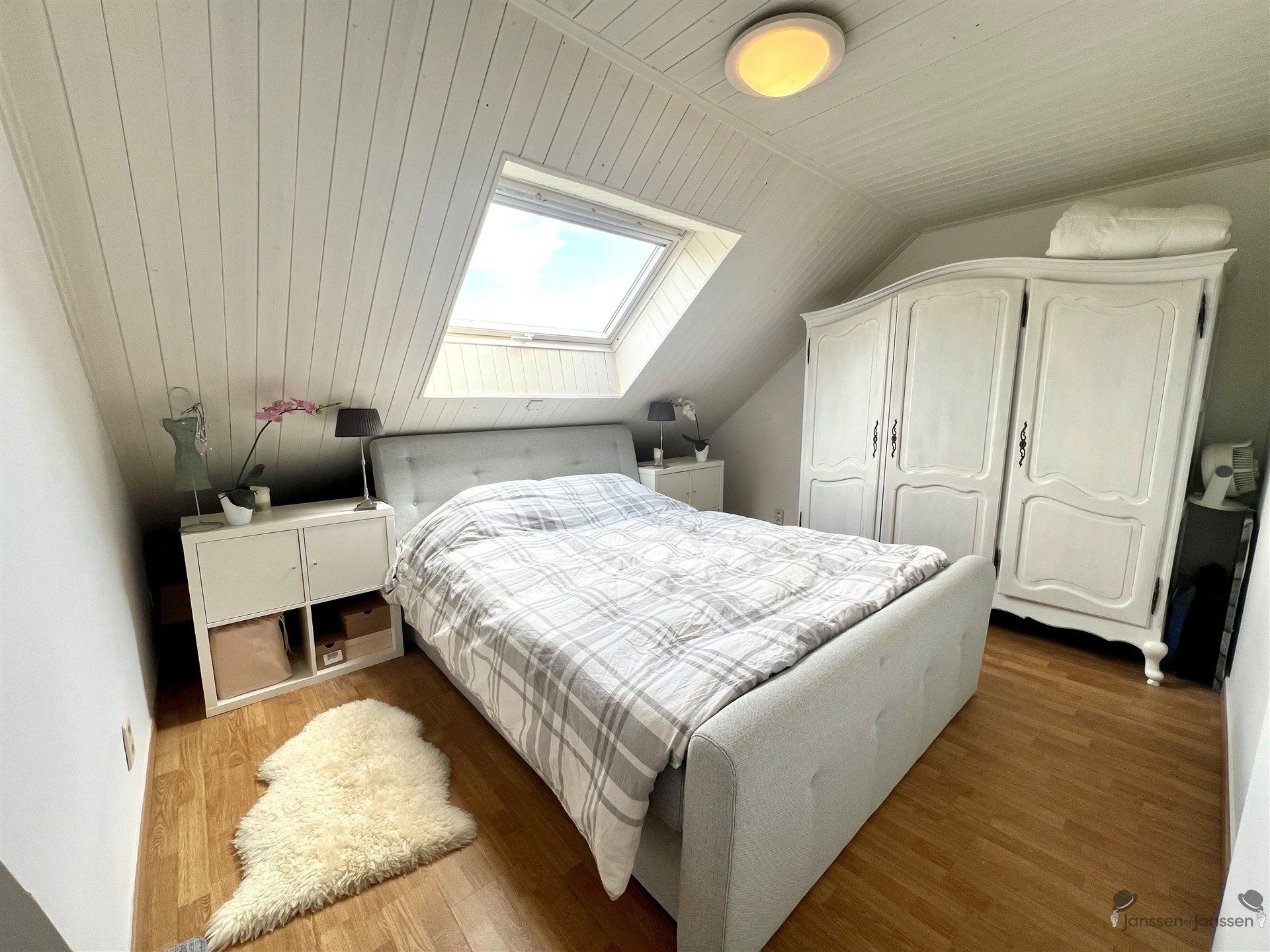 Gerenoveerde rijwoning met 3 slpks & tuin foto 11