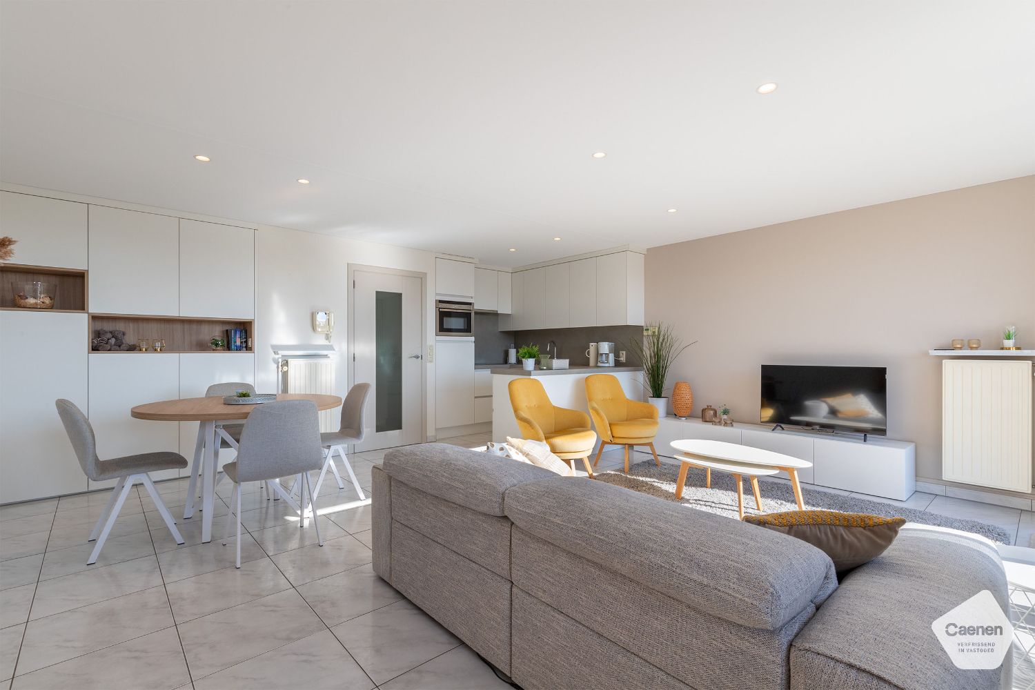 Prachtig gerenoveerd appartement met 2 slaapkamers en open zicht foto 5