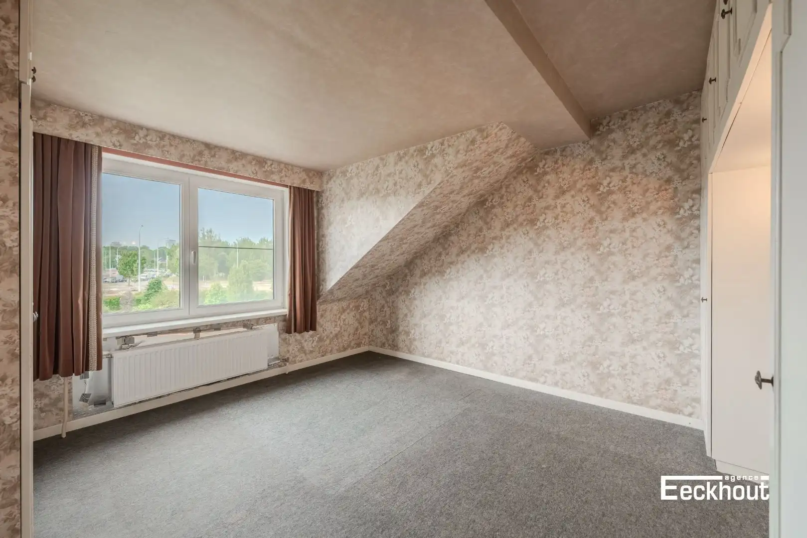Te moderniseren woning op goede ligging met garage en tuin! foto 13