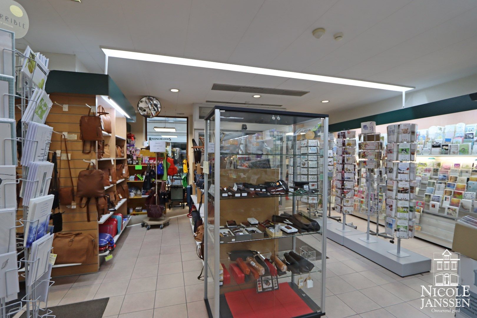 Gelijkvloers handelspand/kantoorruimte foto 3