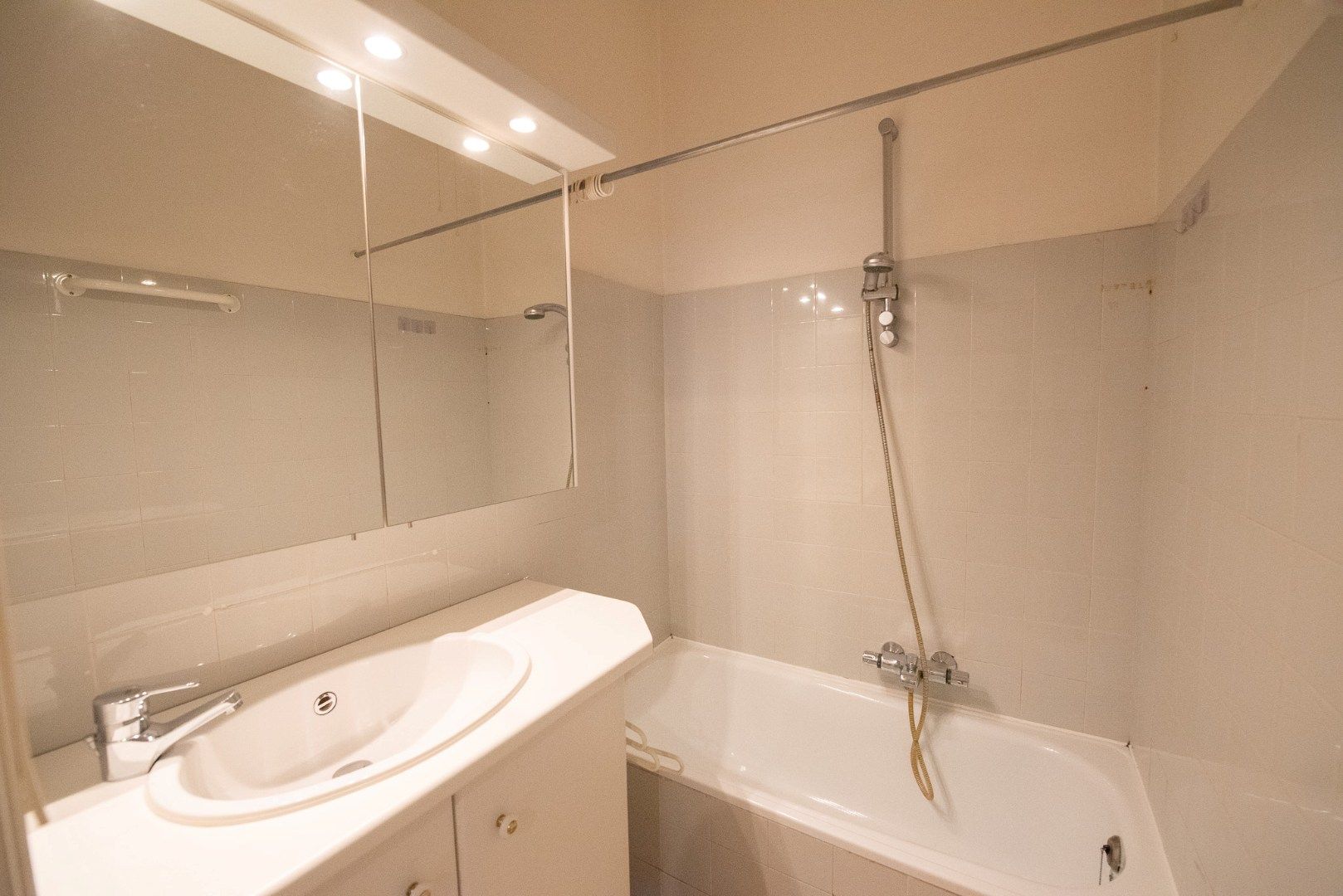 Gelijkvloers appartement te  huur in centrum Zulte! foto 9
