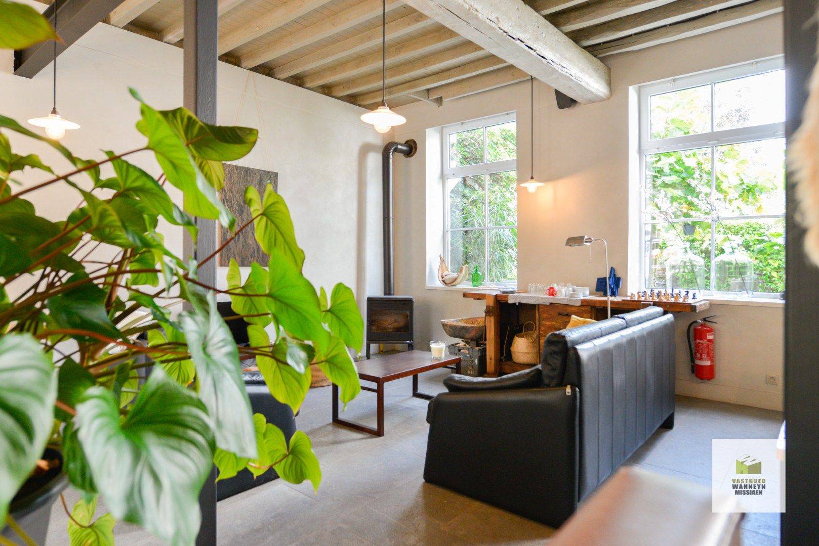 Gerenoveerde handelszaak met ruime woning en gezellige stadstuin te centrum Roeselare foto 15