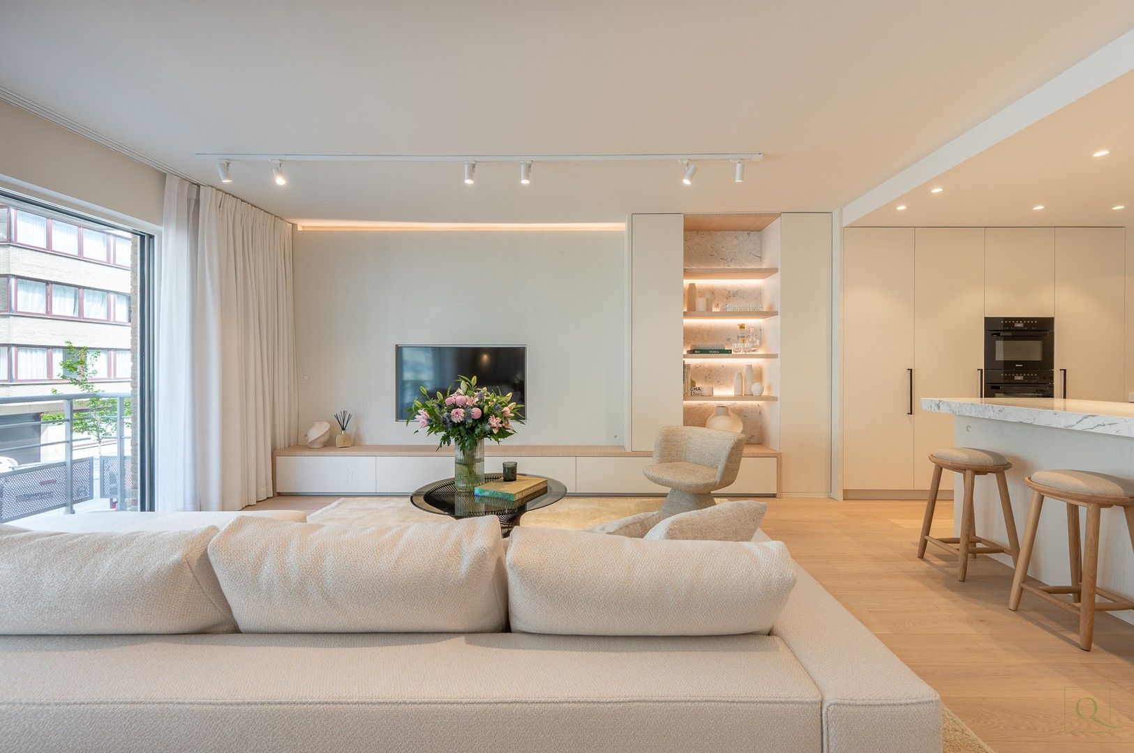 High-end gerenoveerd appartement gelegen op wandelafstand van het strand en de winkels. foto 8