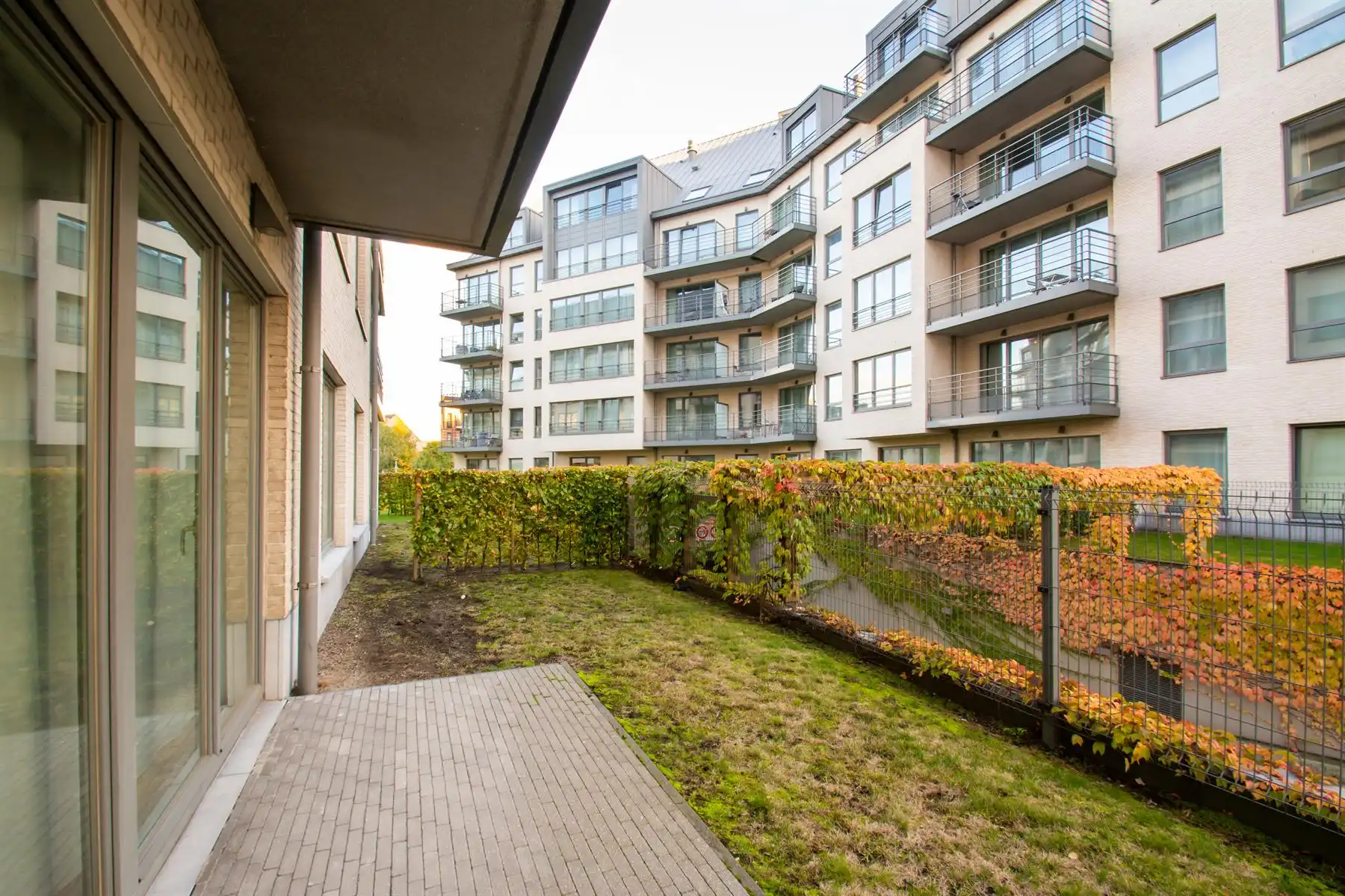 PRACHTIG 2 slpk appartement met TUIN (NAVO) foto {{pictureIndex}}