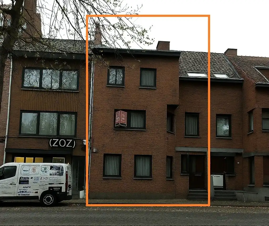 Karaktervolle woning op toplocatie in het hart van Sint truiden foto {{pictureIndex}}