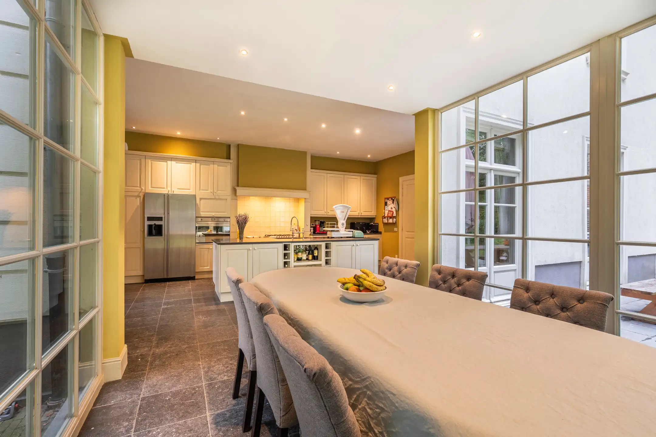 Ruime "manoir villa" gelegen in het gegeerde Hertebos te 's Gravenwezel. foto 11