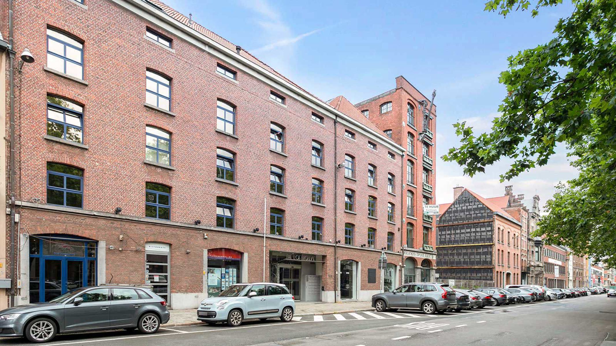 Gerenoveerd Pakhuiscomplex nabij het Eilandje, Antwerpen foto {{pictureIndex}}