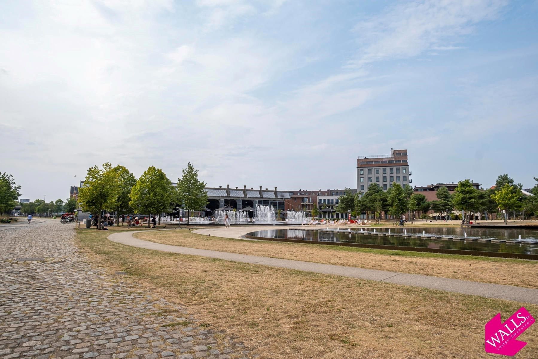 Nieuwbouw appartement met terras en parking, aan park Spoor Noord foto 2