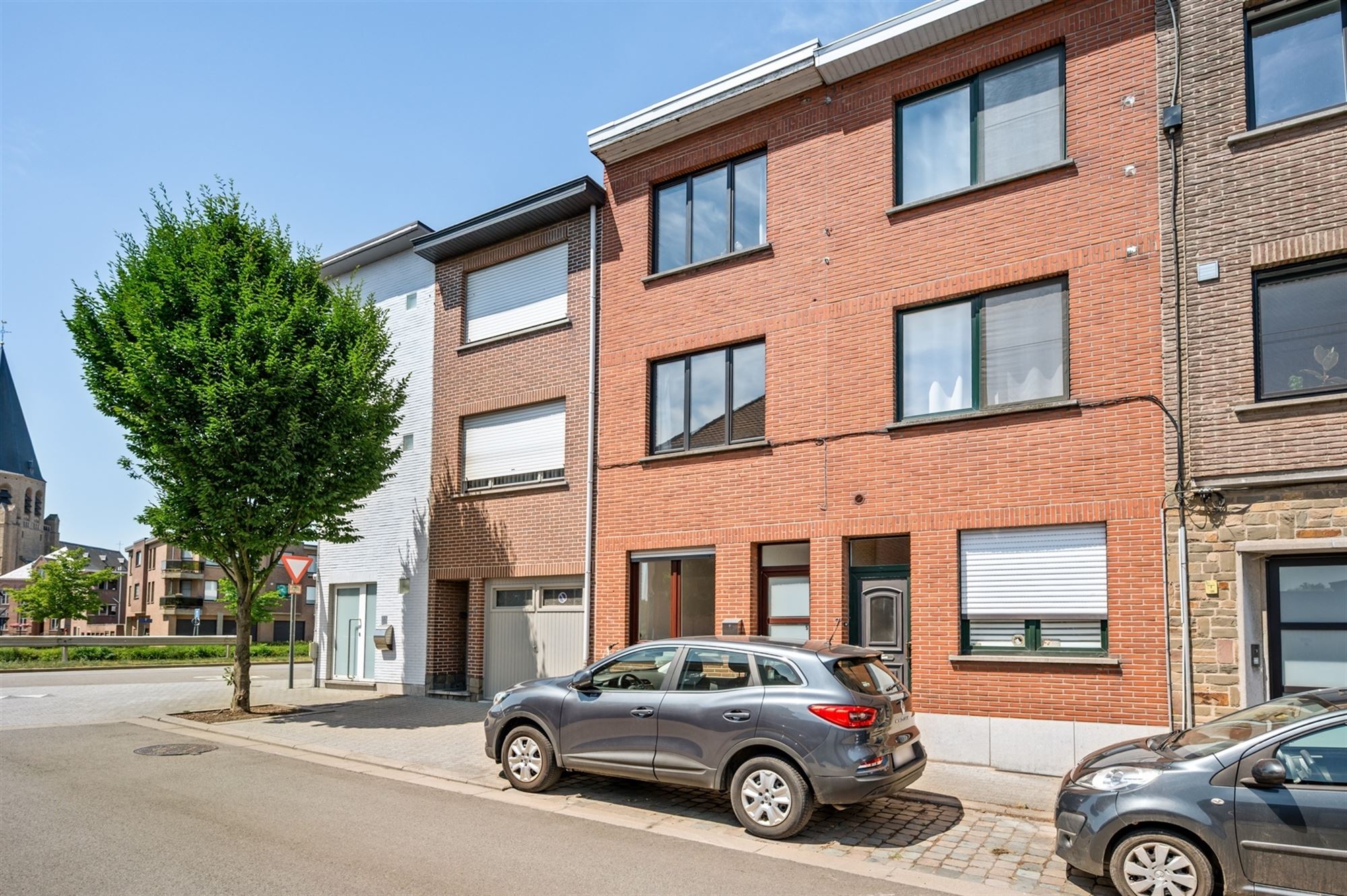 Instapklare woning met 3 SLPK aan de vaart te Mechelen. foto {{pictureIndex}}