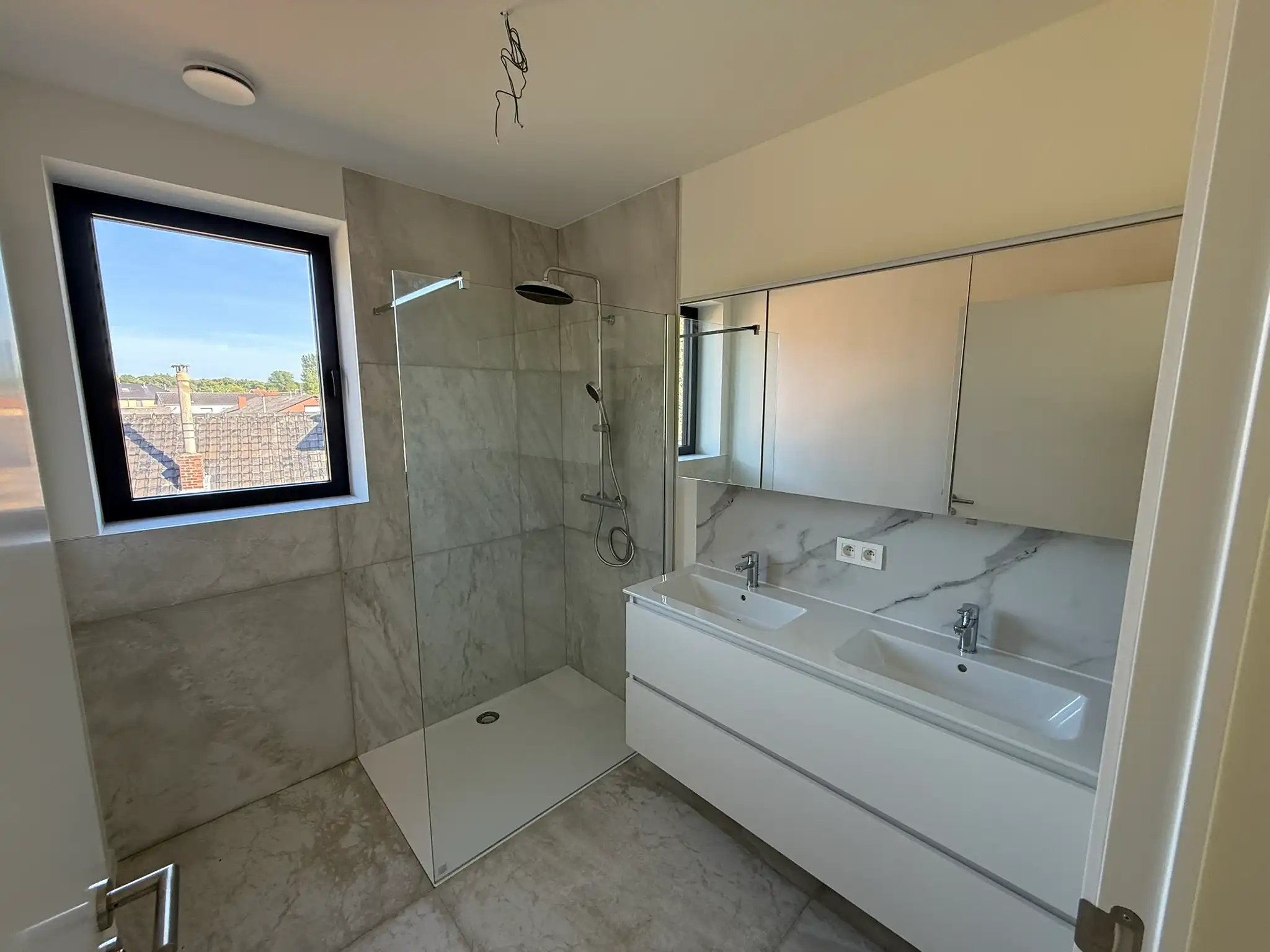 NIEUWBOUW moderne halfopen WONING Te huur foto 10